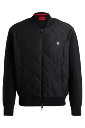 Chaqueta de mezcla de materiales con ribete de logo apilado