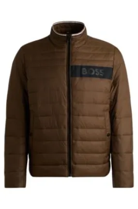 Chaqueta repelente al agua con cinta de logo en 3D