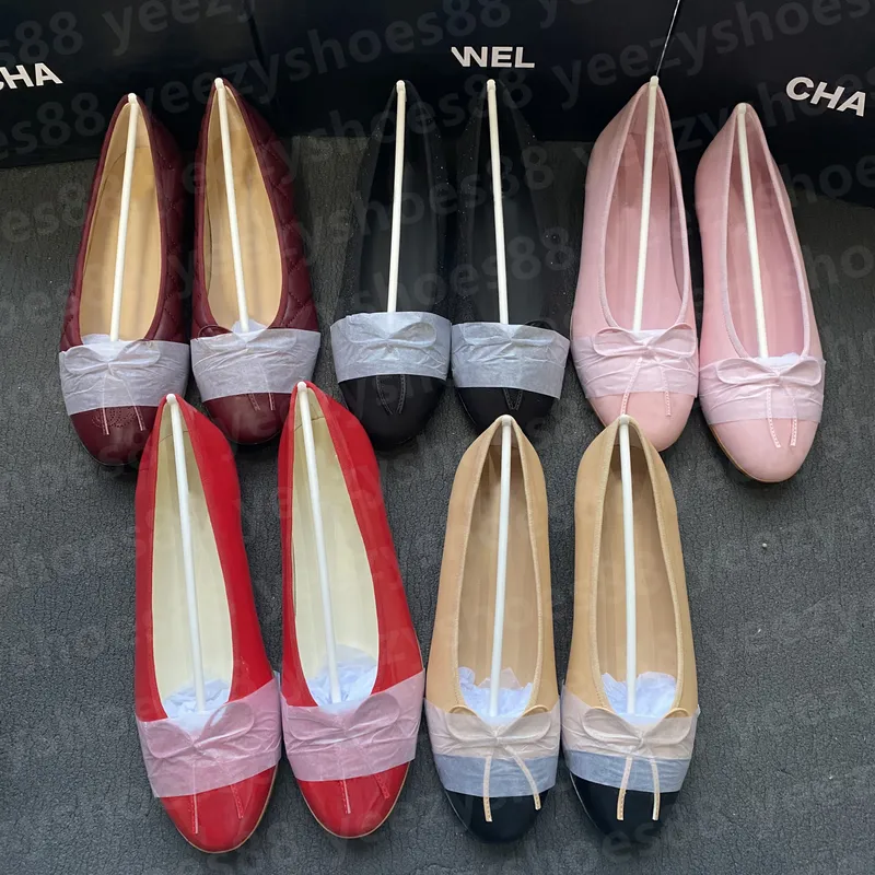 Diseñador Zapatos planos de ballet negros Diseñador de la marca París Mujeres Primavera Acolchado Cuero genuino Resbalón en bail
