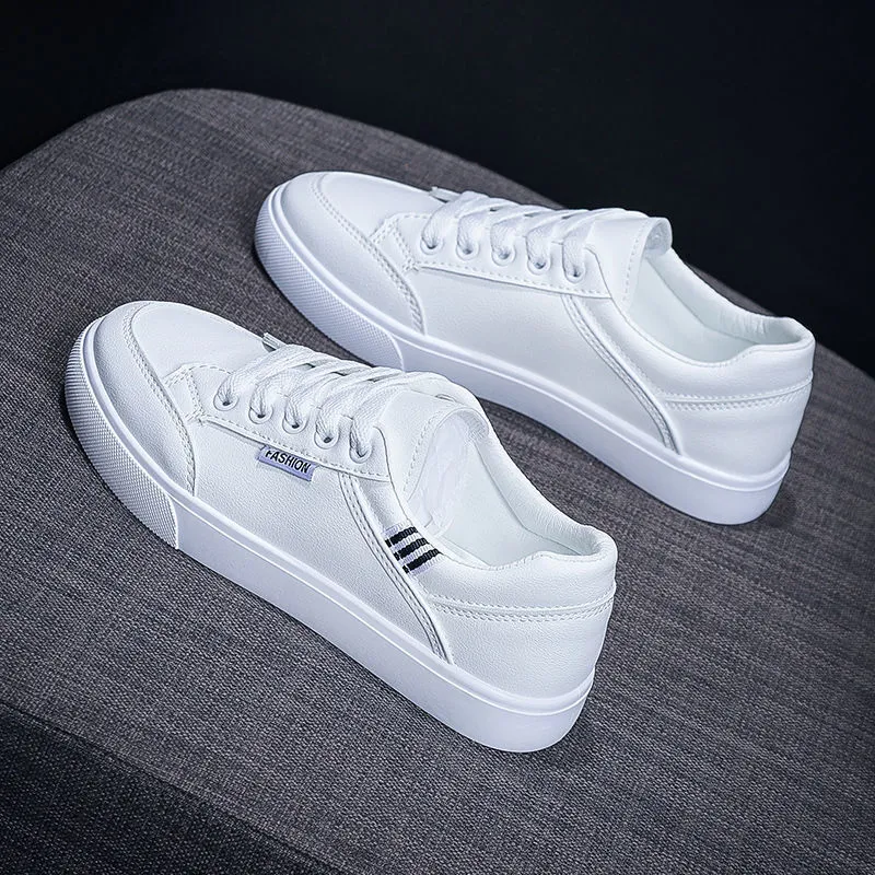 Mujeres blancas en la primavera de 2024, zapatos blancos versátiles, INS para alumnos femeninas, estilo original informal, nuevo