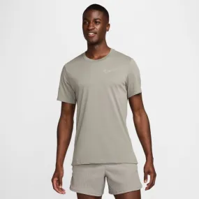 Nike Hombre Camisetas Dri-FIT Run Division FA24 Tee Gris 