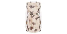 Valentino Garavani Vestido de verano de té de seda organza estampado de encaje floral en tonos de cocoa de Valentino Blush. Cast