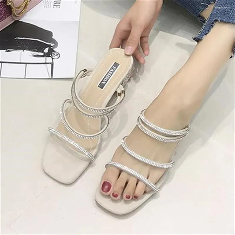 Zapatillas 2024 zapatos para mujer de diablo de verano de verano gruesas con sandalias color desnudo tacón